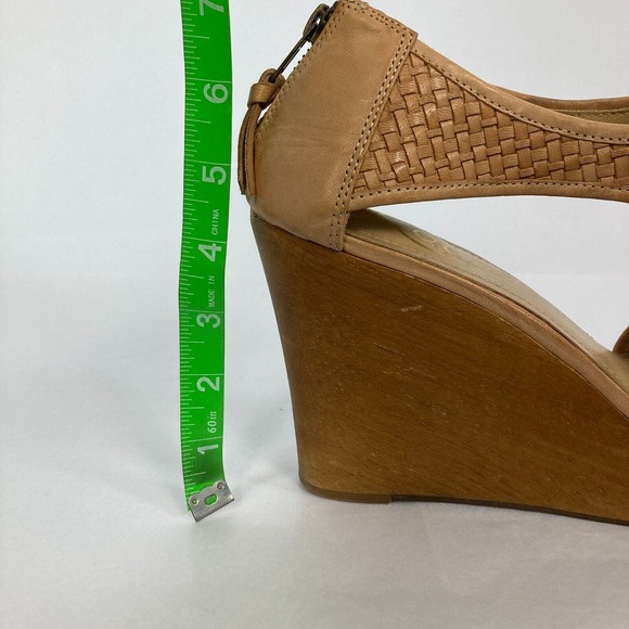 Rowen Sandals Womens‎ Sz 10 Beige Woven Leather Wooden Wedge Heel T Strap Zip - Picture 7 of 7